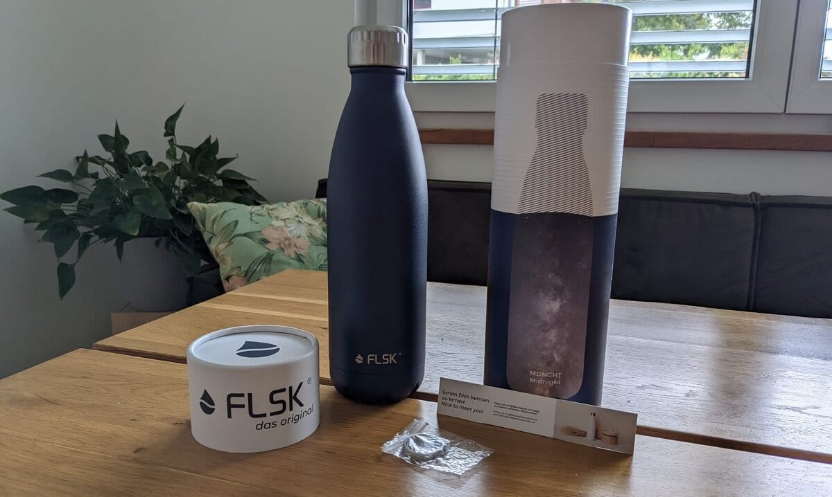 FLSK Trinkflasche isoliert